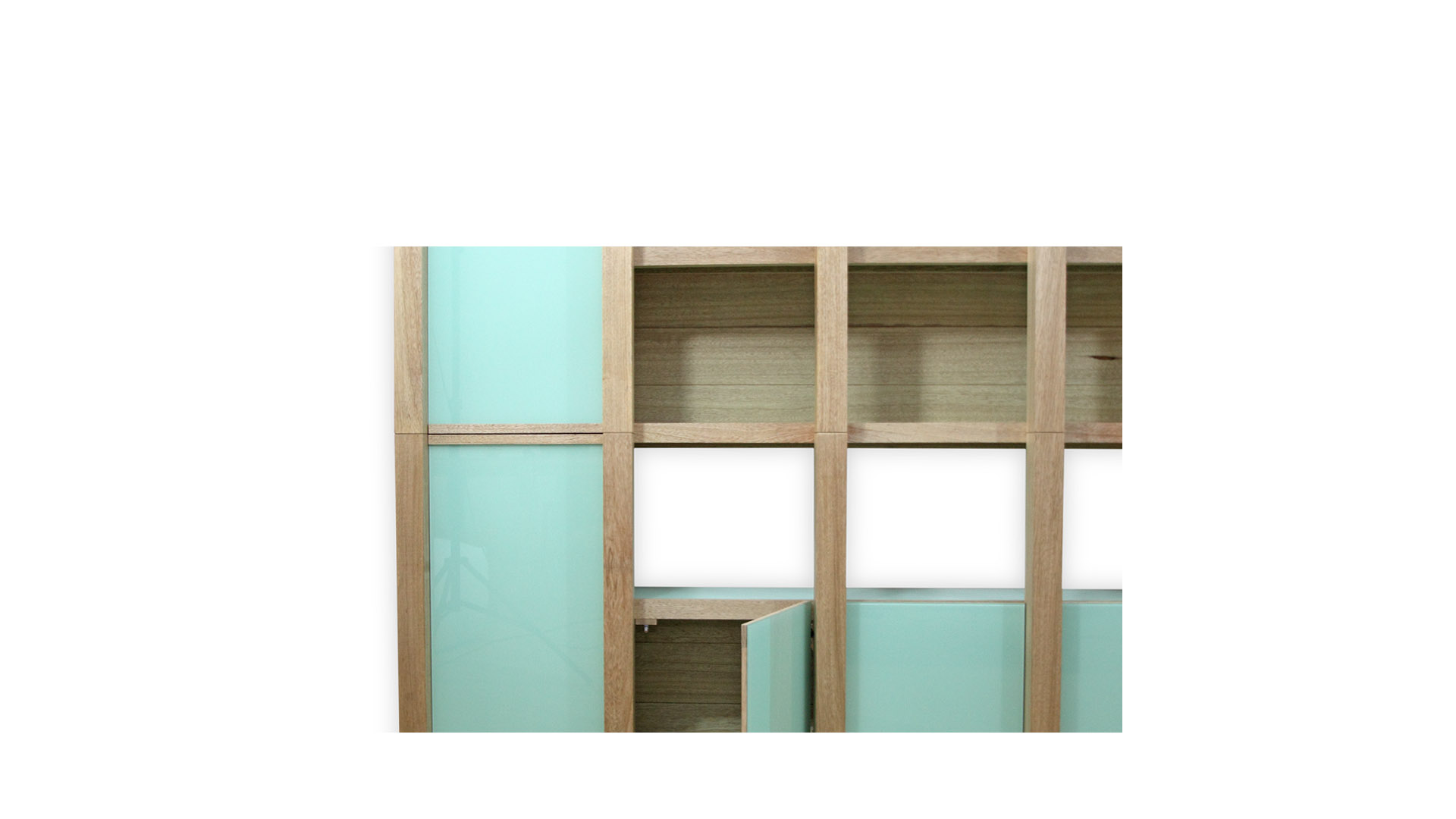 minimal classic shelving units