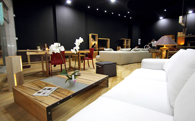 minimal classic showroom